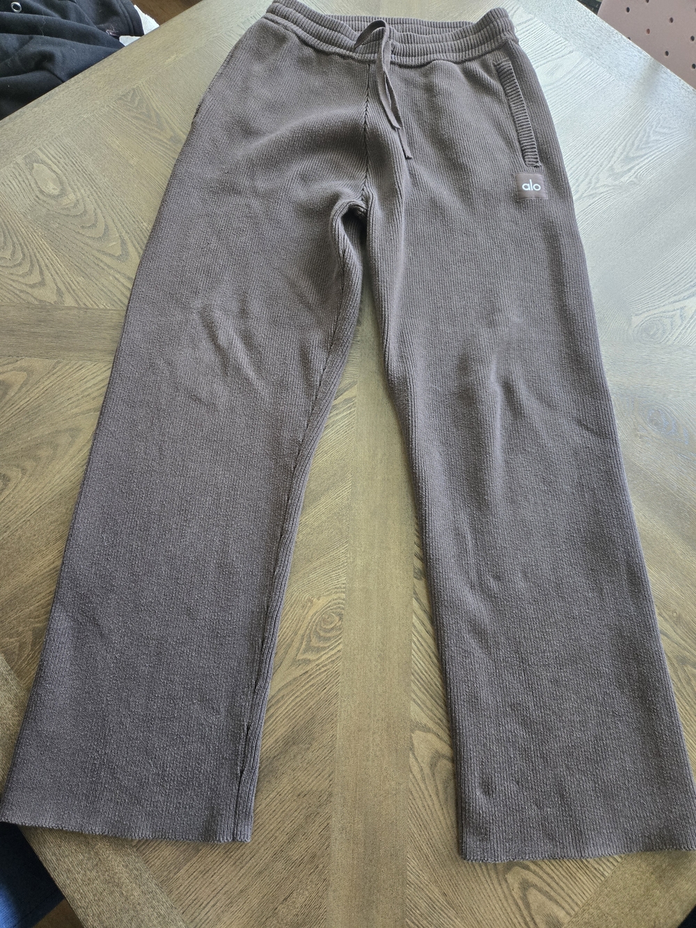 Alo Yoga Scholar 2pc Set Crewneck Sweater Straight Leg Sweatpant Espresso Unisex - Picture 8 of 9